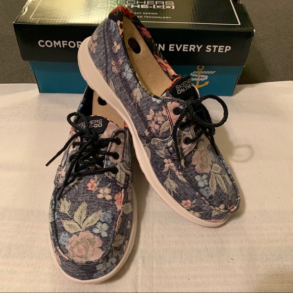 Skechers On-the-Go Navy Floral lightweight sneaker